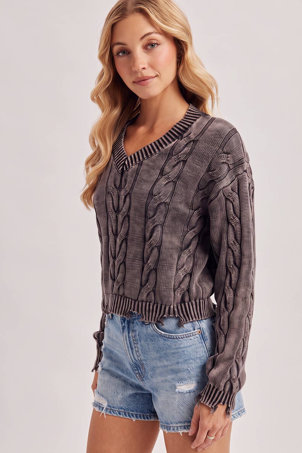 S-V-NECK CROPPED CHUNKY CABLE KNIT WASHED SWEATER