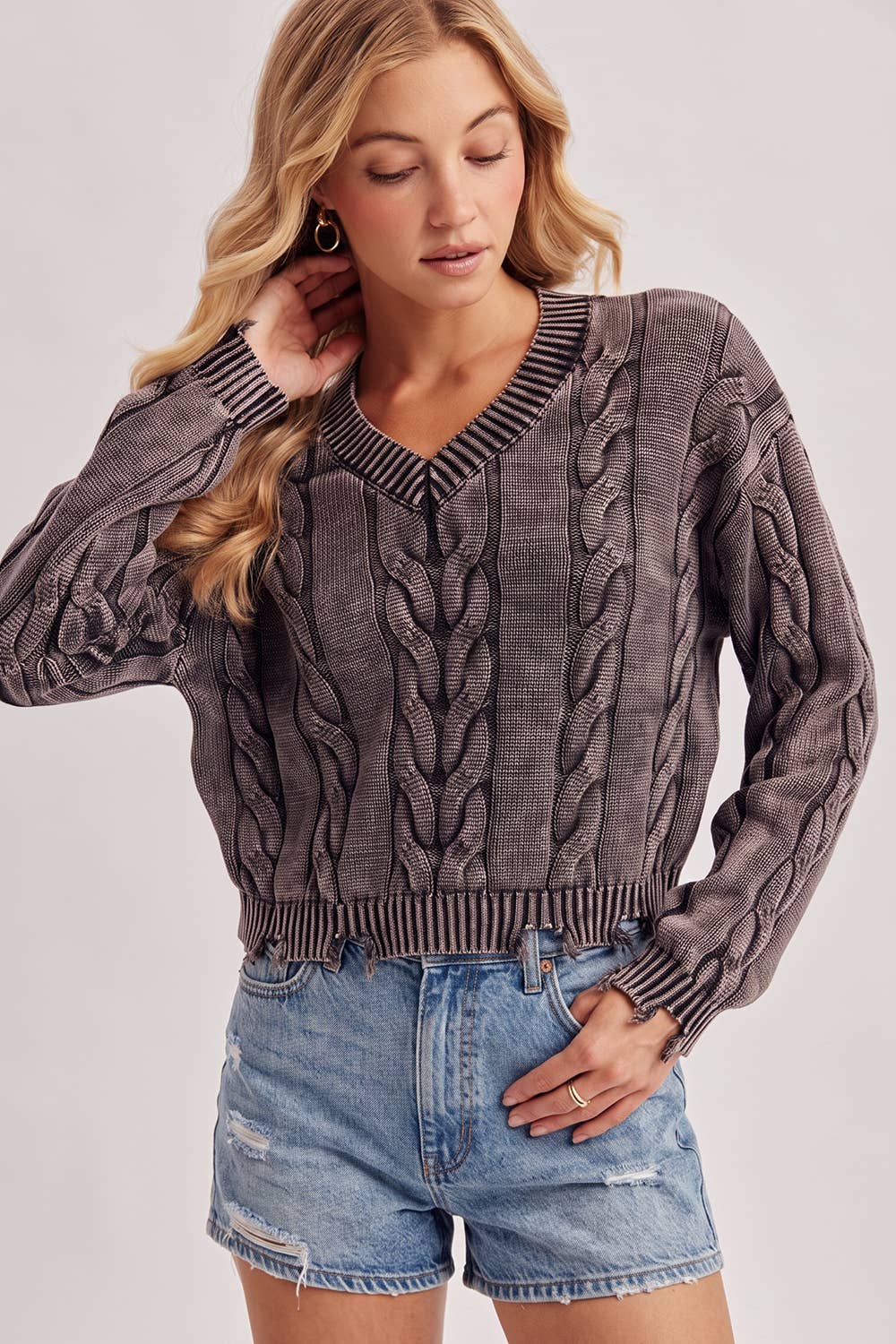 M-V-NECK CROPPED CHUNKY CABLE KNIT WASHED SWEATER