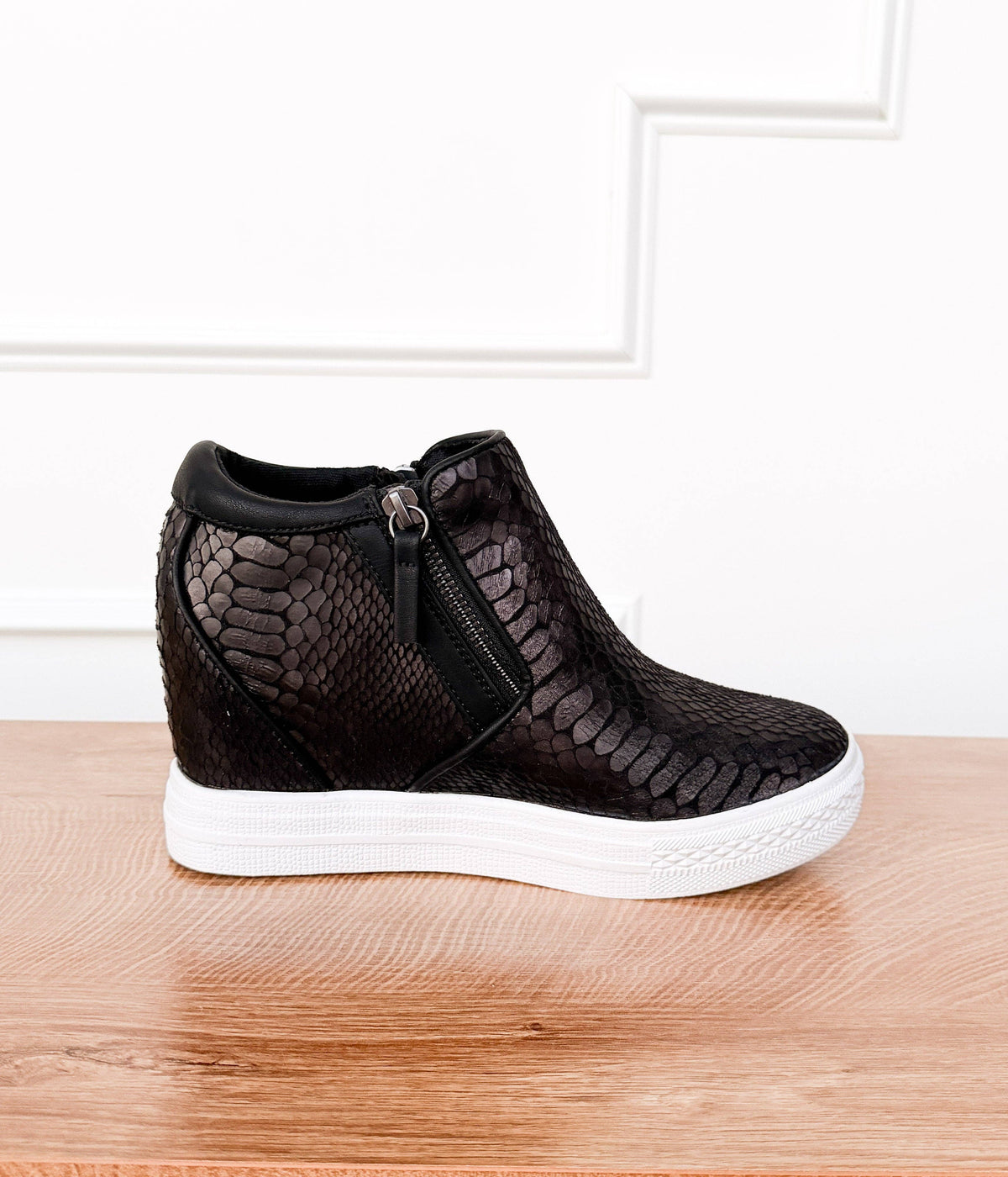 Naughty Monkey - Timmibelle Wedge Sneaker in Black: 9.0